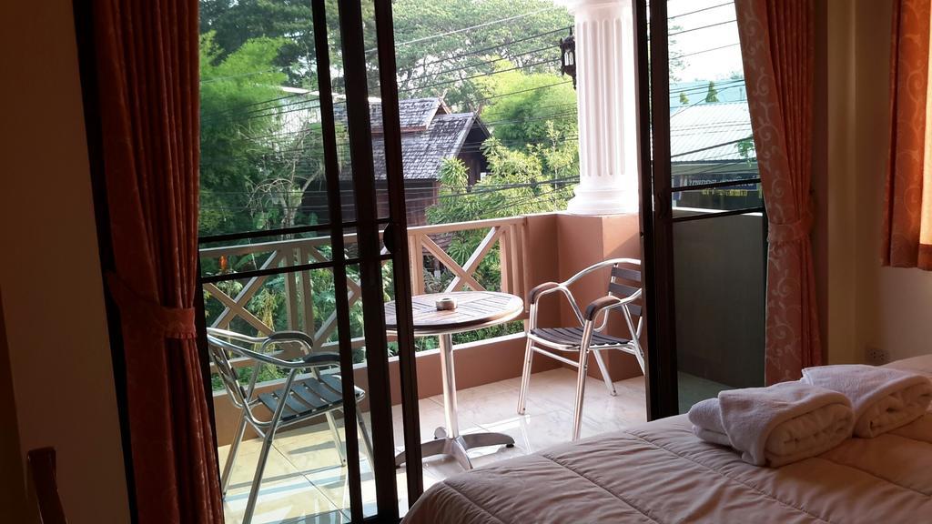 Donchai House Guest House& Cafe Chiang Mai Bagian luar foto