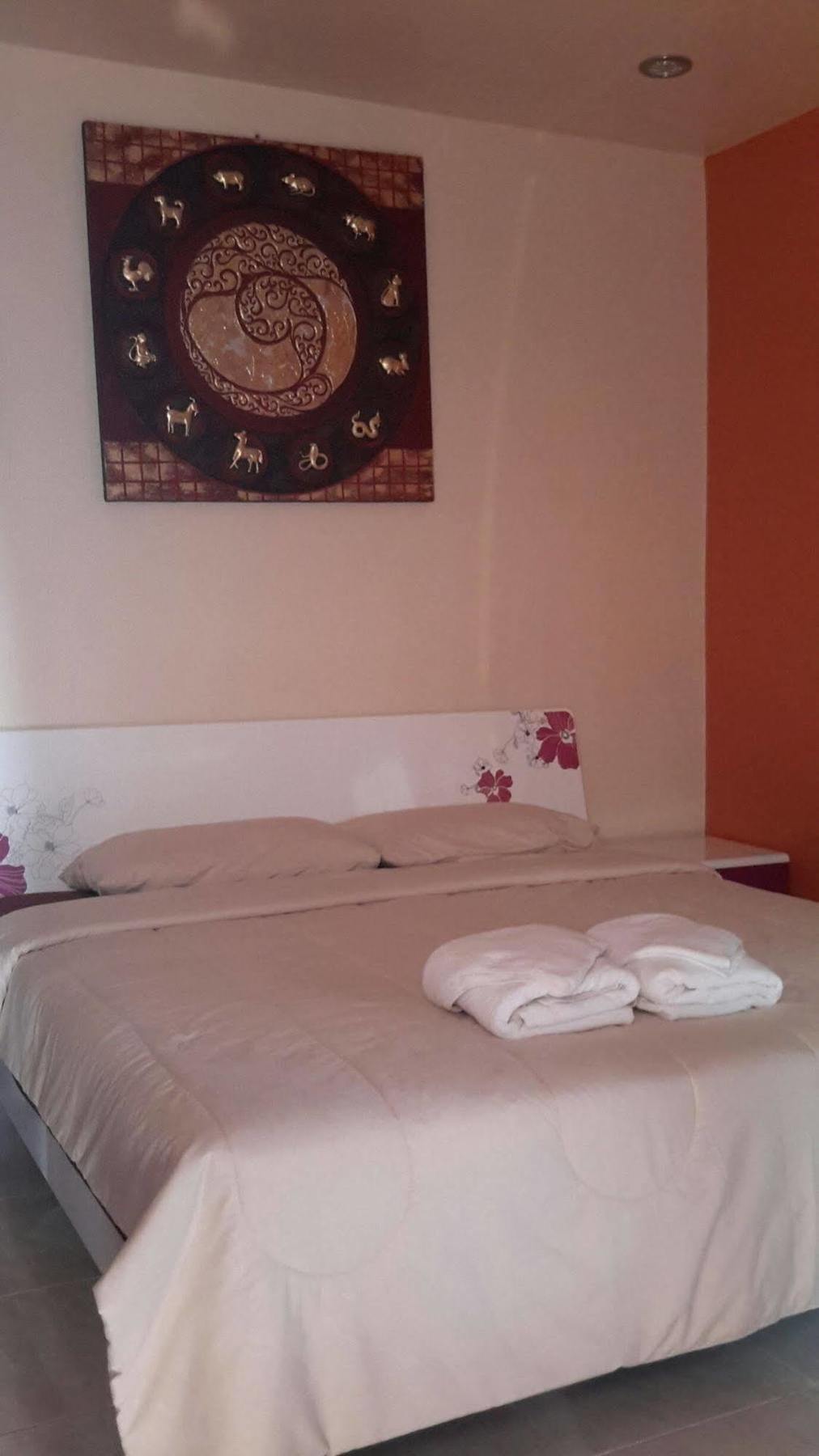 Donchai House Guest House& Cafe Chiang Mai Bagian luar foto